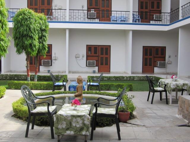 Hotel Surya Khajuraho Ngoại thất bức ảnh