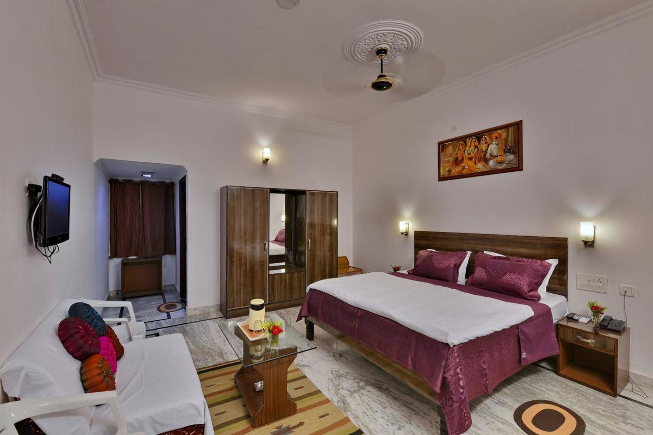 Hotel Surya Khajuraho Ngoại thất bức ảnh